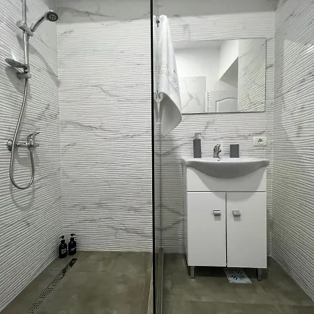 Black Sea - Israel & Elizabeth * Navodari