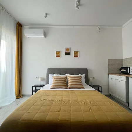 Black Sea - Israel & Elizabeth Navodari